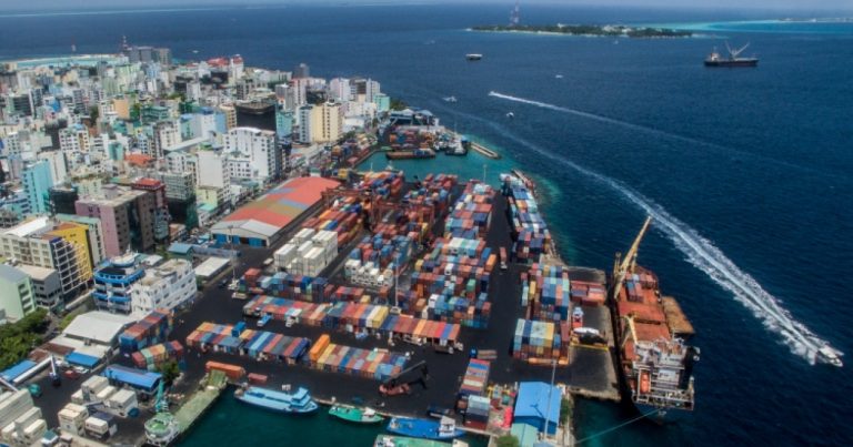 ކަސްޓަމްސް customs