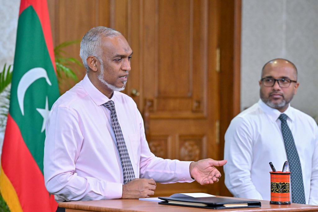 Raees Muizzu ރައީސް މުއިއްޒު